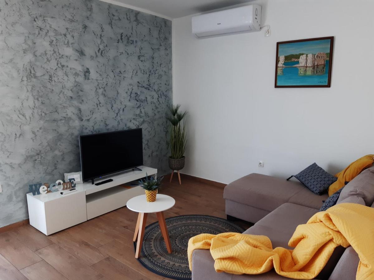 Ana I Ljubo Apartment Sukošan Exterior foto